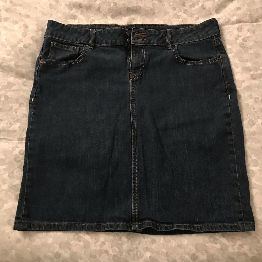 Old Navy knee length denim stretch skirt 14